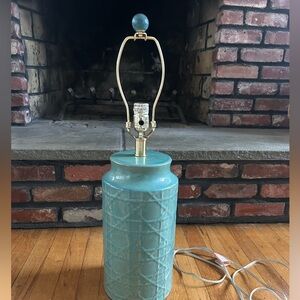 Vintage Turquoise Porcelain Lattice weave embossed pattern Table Lamp
